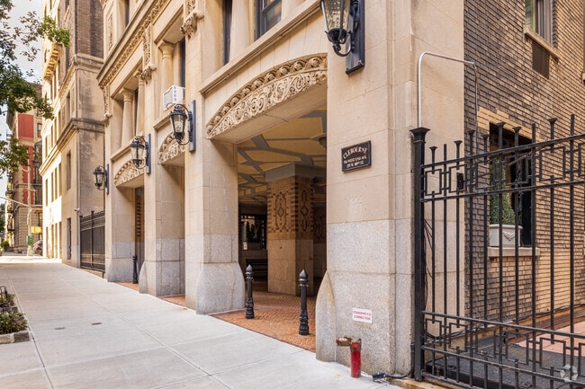 Building Photo - The Clebourne