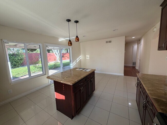 Foto del edificio - Charming Sorrento Mesa Home