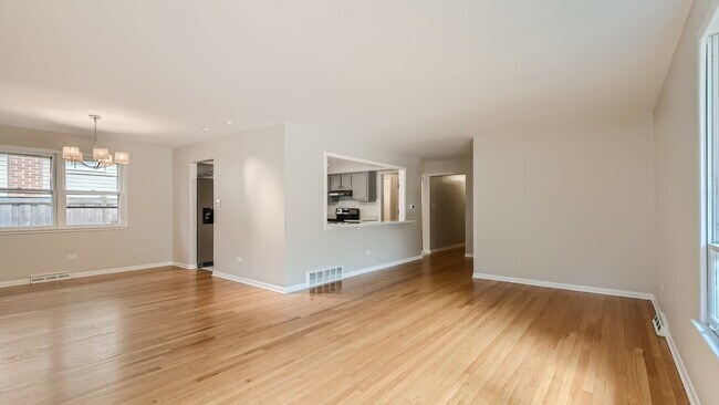 Building Photo - 1332 Oak St