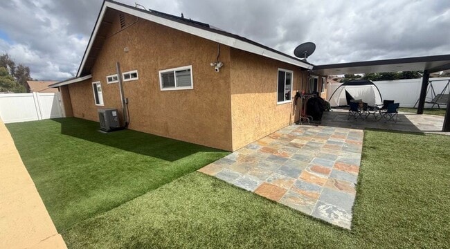 Building Photo - 798 Carefree Dr