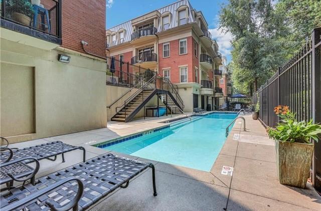 Foto del edificio - 560 Dutch Valley Rd NE