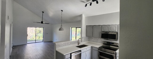 Foto del edificio - 33 Pony Express Dr