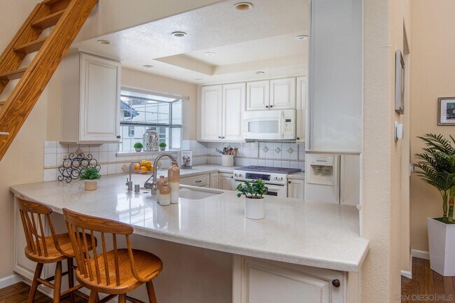 Building Photo - 1100 Adella Ave