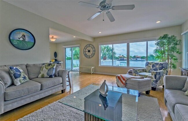 Building Photo - 2805 Pass a Grille Way