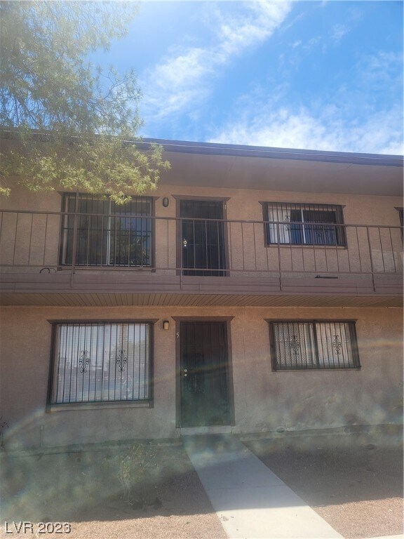 Building Photo - 615 S Royal Crest Cir