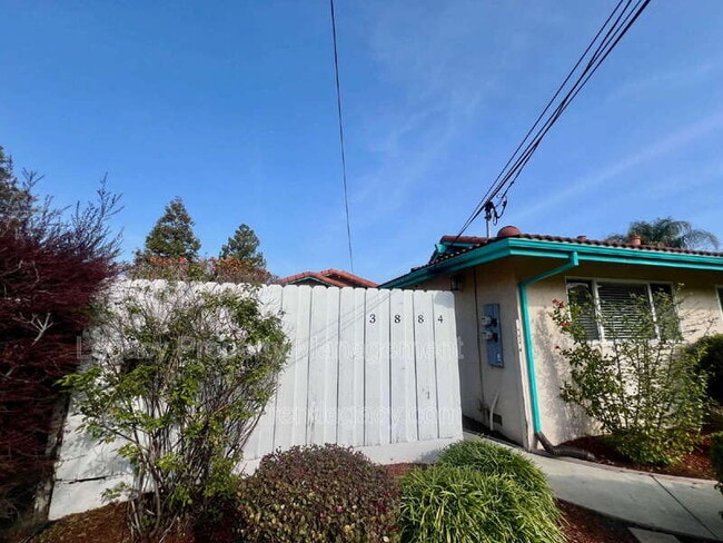 Foto del edificio - 3884 Bayview Cir