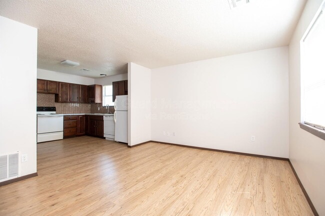 Building Photo - 1826 S Laura St