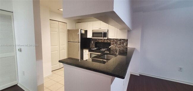 Building Photo - 2804 Sarento Pl