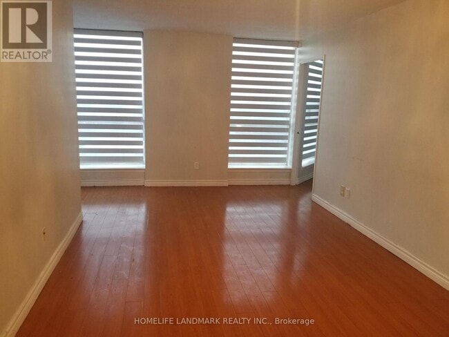 Photo du bâtiment - 901-2460 EGLINTON Ave