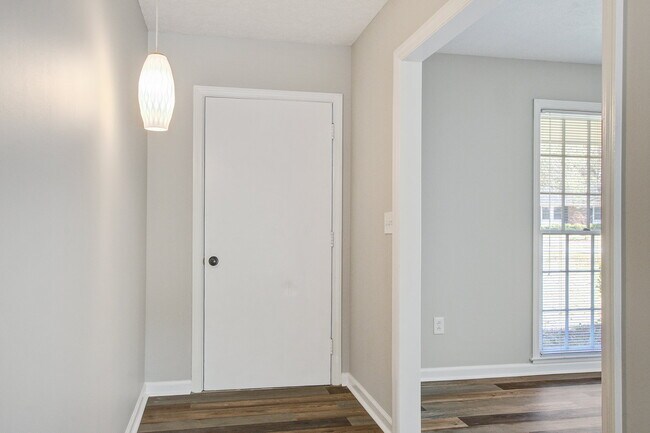 Foto del edificio - 1805 Chelwood Cir