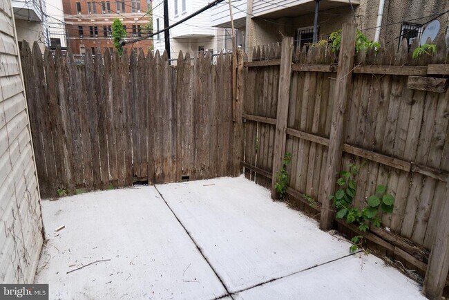 Foto del edificio - 5251 Rodman St