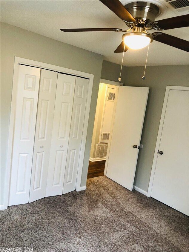 Building Photo - 9109 Byron Dr