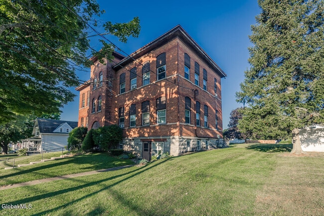 Building Photo - 39-41 Haskell St