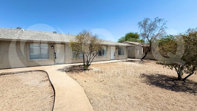Foto del edificio - 458 E Quail Ave
