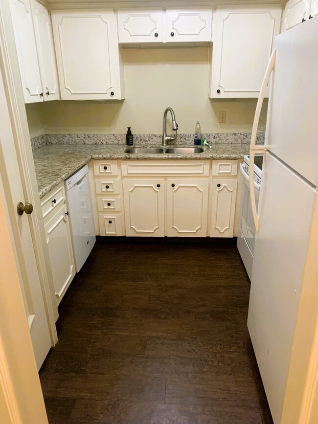 Building Photo - 5050 Ambassador Way