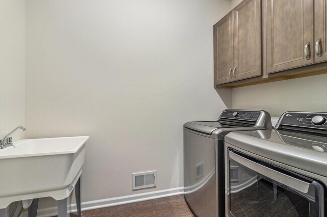 Foto del edificio - 6579 Foothill Dr