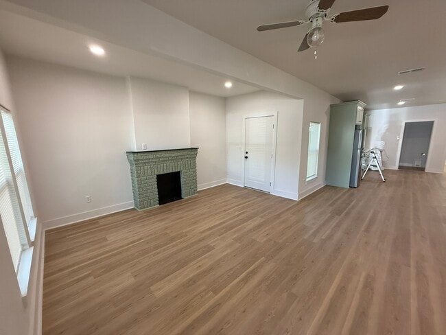 Foto del edificio - 2406 Gorman Ave