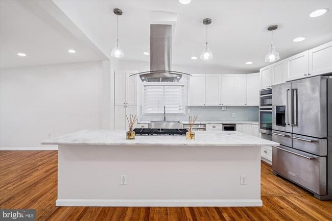 Foto del edificio - 3308 Estelle Terrace