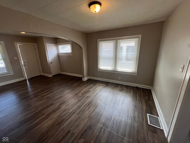 Foto del edificio - 894 N Gladstone Ave