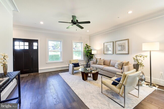 Foto del edificio - 5905 Eads St NE