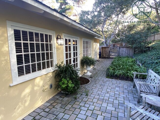 Building Photo - Adorable, Private Cottage in Jack's Peak