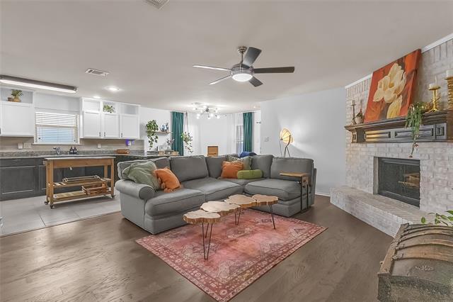 Foto del edificio - 2050 Lake Trail Dr