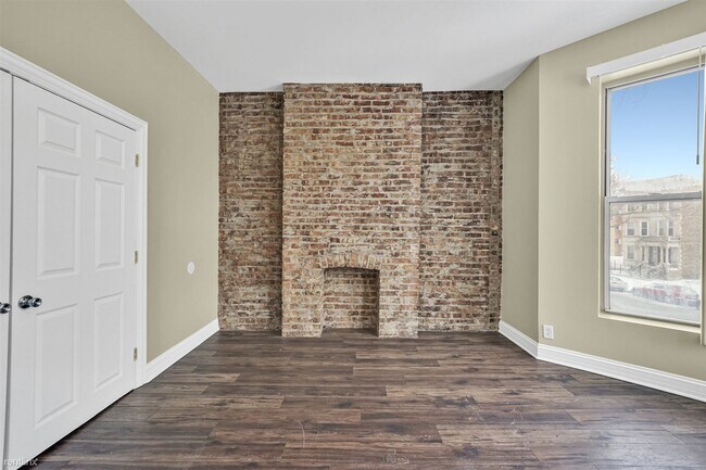 Foto del edificio - 3 br, 1 bath  - 4811 S Prairie Ave 2