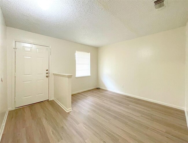 Foto del edificio - 904 N Meadows Dr