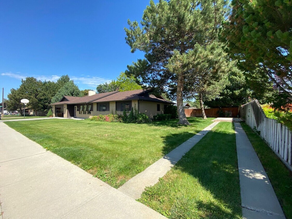 Primary Photo - Beautiful Ranch Style Home