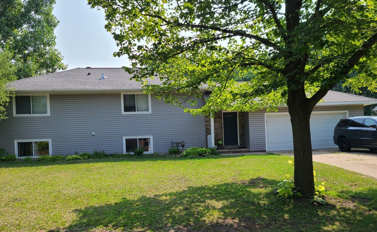 Primary Photo - 1765 3rd Ave NE