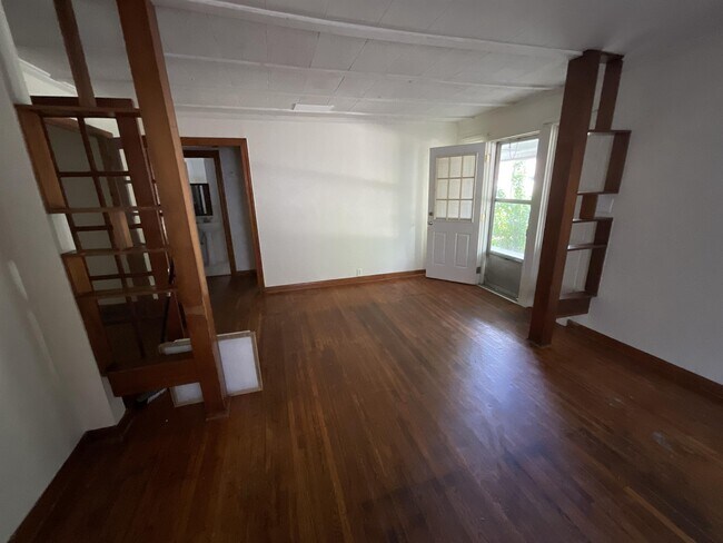 Foto del edificio - 28 St Mary Ave NW