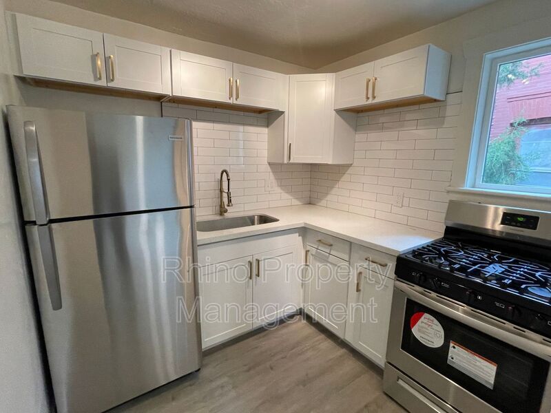 Foto principal - 376 E Broadway