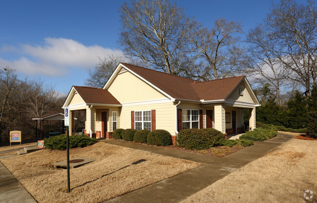 Building Photo - Holly Brook