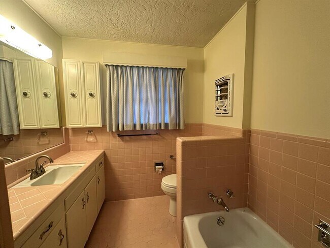 Foto del edificio - 1575 Longfellow Dr