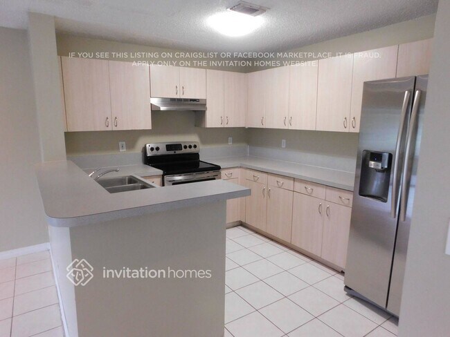 Building Photo - 4400 SW 82nd Way