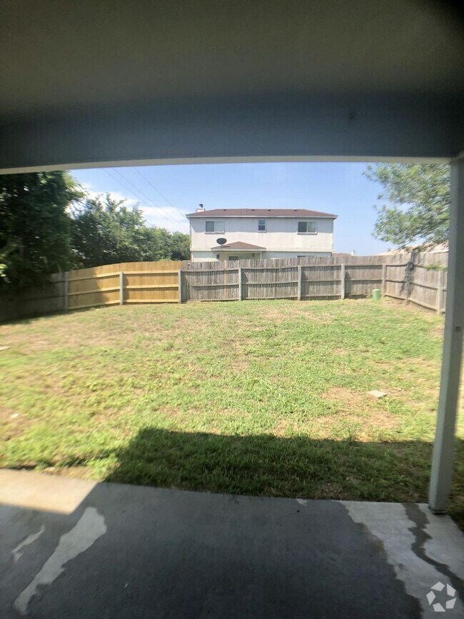 Building Photo - 3108 Lantana Dr