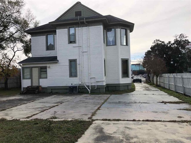 Building Photo - 112 W Gregory St