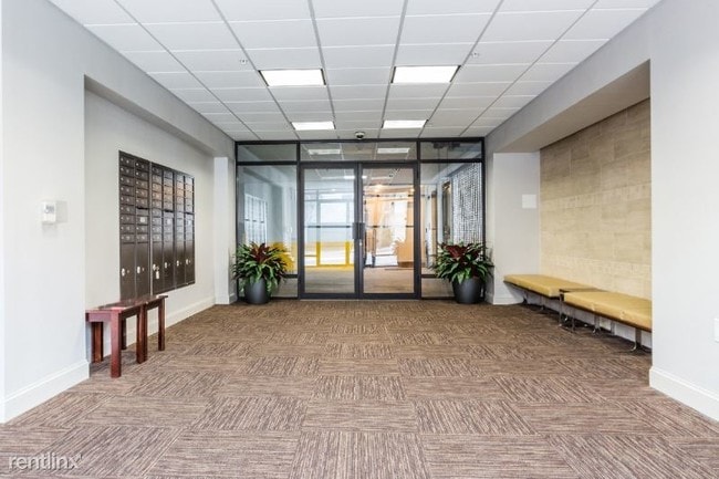 Foto del edificio - 411 Brinkerhoff Ave