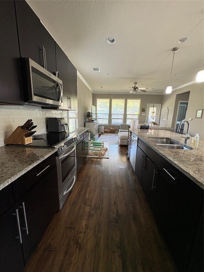 Foto del edificio - 3800 Kennedy Grace Ln
