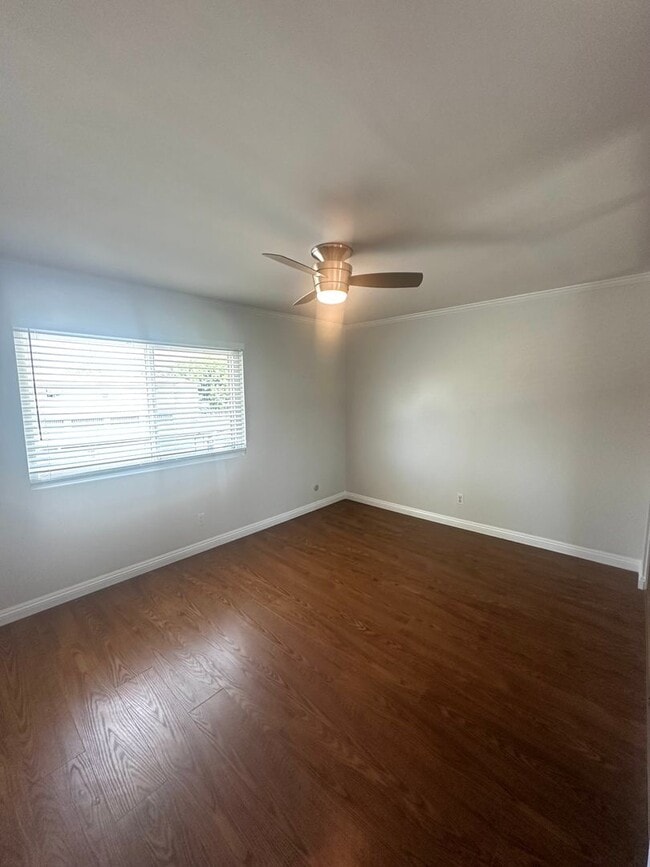 Building Photo - For Lease- Cozy and comfortable Two Bedrooms top floor unit
