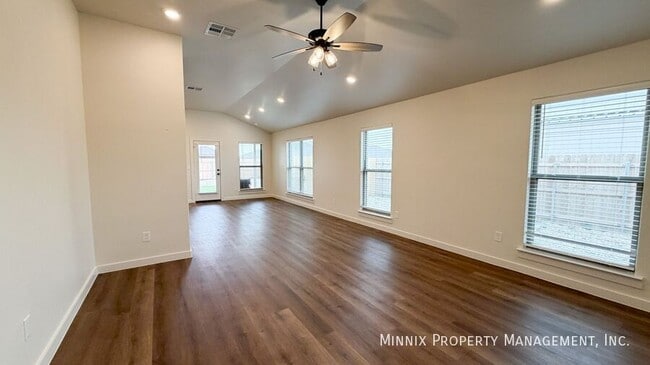 Building Photo - 2151 Langford Ave