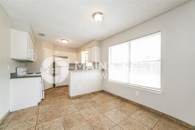 Building Photo - 7914 Birchbark Dr