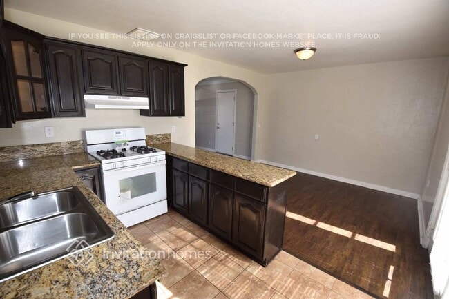 Building Photo - 212 E 185th St