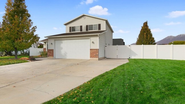 Building Photo - 1556 W 575 S