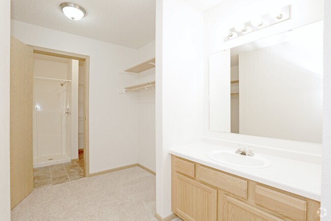 2 habitaciones - Tocador principal - Greenbrier Apartments