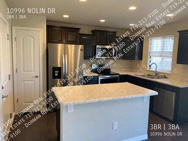 Building Photo - 10996 Nolin Dr