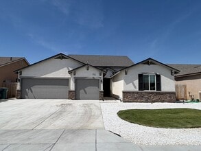 Building Photo - 2026 Sherbrook Ave