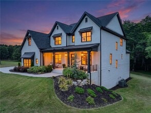 Building Photo - 566 Versailles Dr