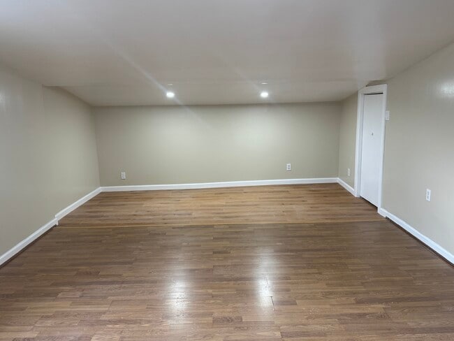 Building Photo - 569 Jerome St