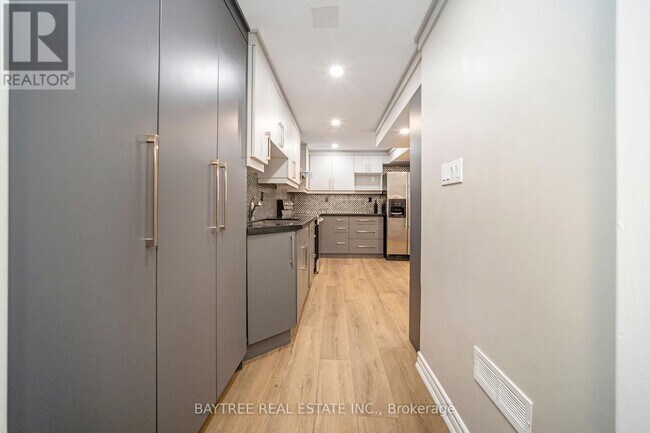 Building Photo - 6 Marmora Pl